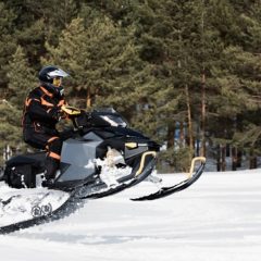 スノーモービルの装備・携行品とは？選び方についても解説！